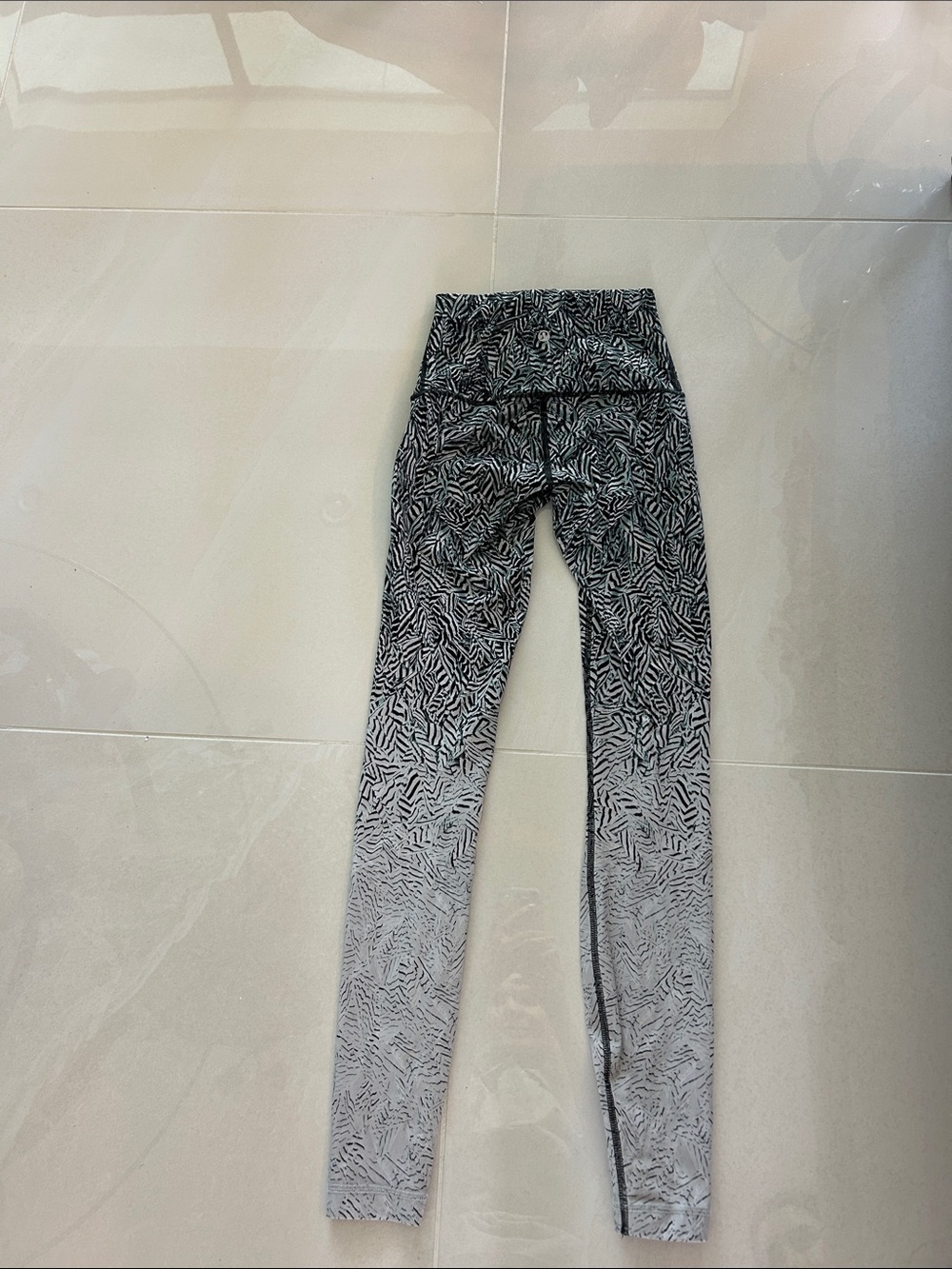 lululemon athletica Black and Gray Ombre Patterned Leggings - Picture 2 of 3